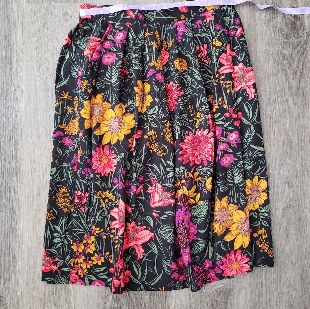 Vintage Midi Dark Floral Skirt with Pockets - Picture 2 of 5